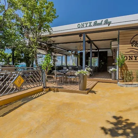 Onyx - Free Access & Parking